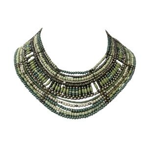 Elegant Beaded Necklace in Green and Silver